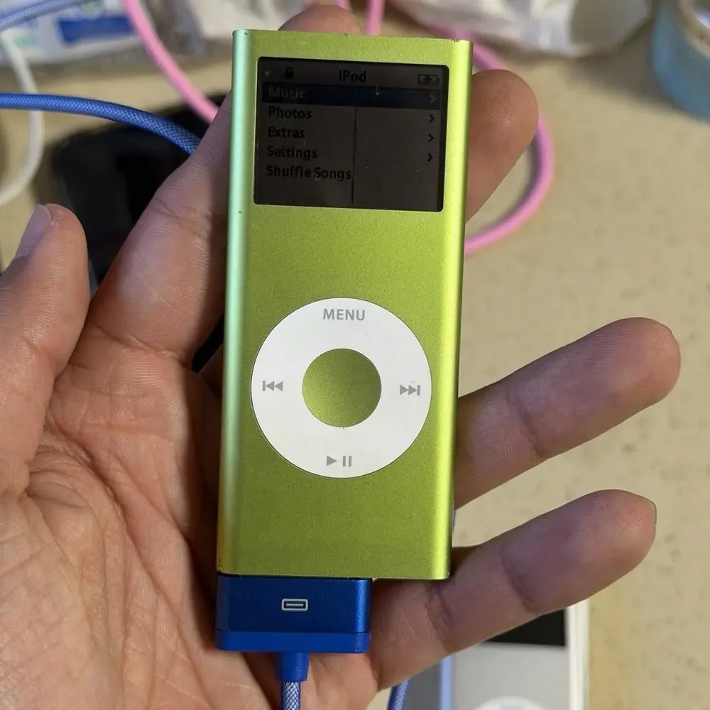 Apple iPod Nano 1st & 2nd Gen Black Green Silver MP3 Lot Of 9 READ DESCRIPTION